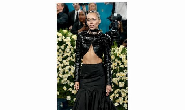 Gigi Hadid ve Miley Cyrus Met Gala’ya Maybelline New York ile hazırlandı