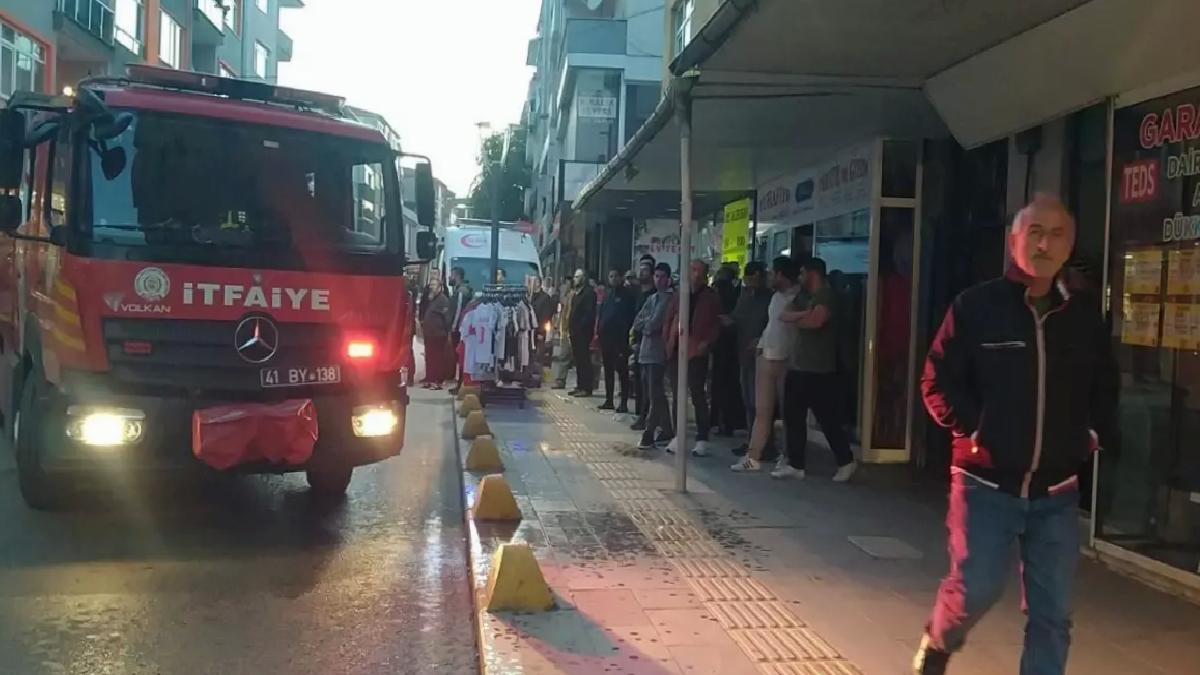 Gölcük’te Apartman Yangını: Anne ve Çocuk Dumandan Etkilendi