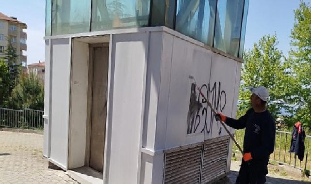 Gölcük’teki üst geçitler elden geçiriliyor Gölcük’teki üst geçitler elden geçiriliyor