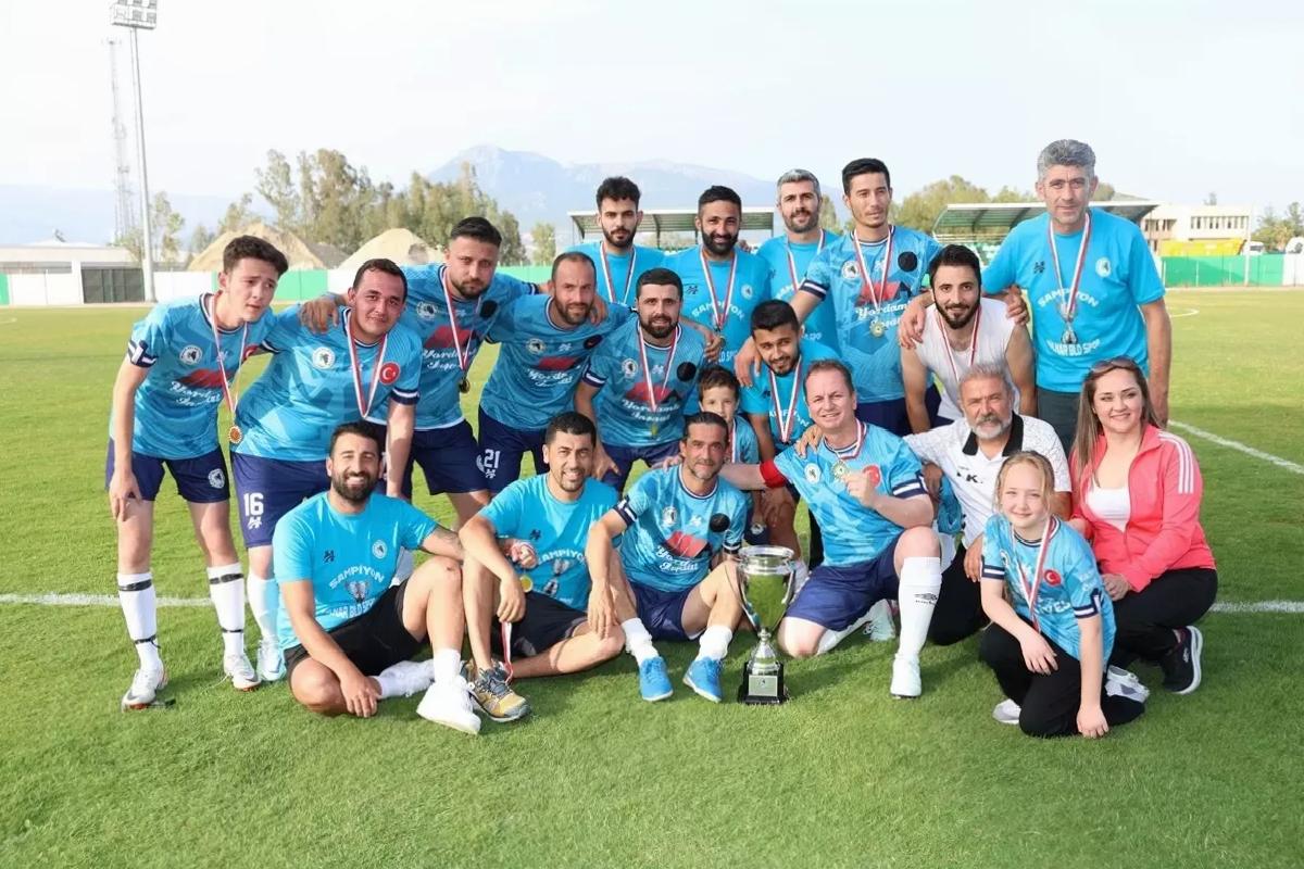 Gülnar Belediyespor Şampiyonluk Kupasını Aldı