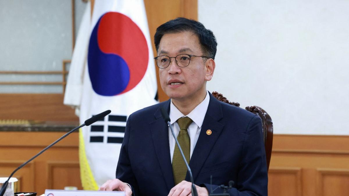 Güney Kore Maliye Bakanı ve Başbakan Yardımcısı Choi Sang-mok, istifa etti
