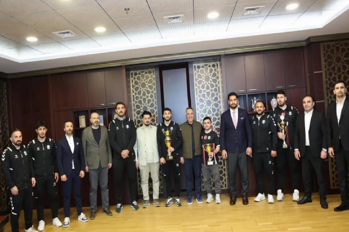 Güreş Federasyonu Başkanı Sultangazi’yi Ziyaret Etti