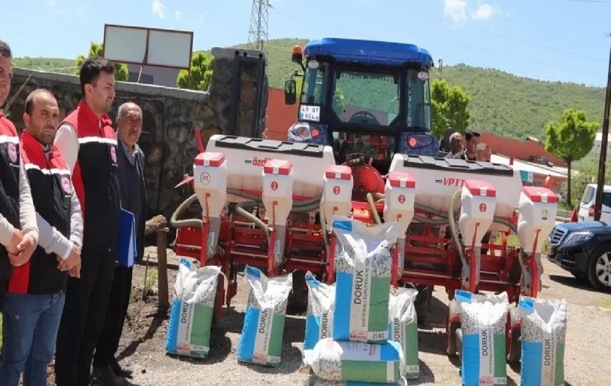 Güroymak’ta Çiftçilere Kuru Fasulye Tohumu Dağıtıldı