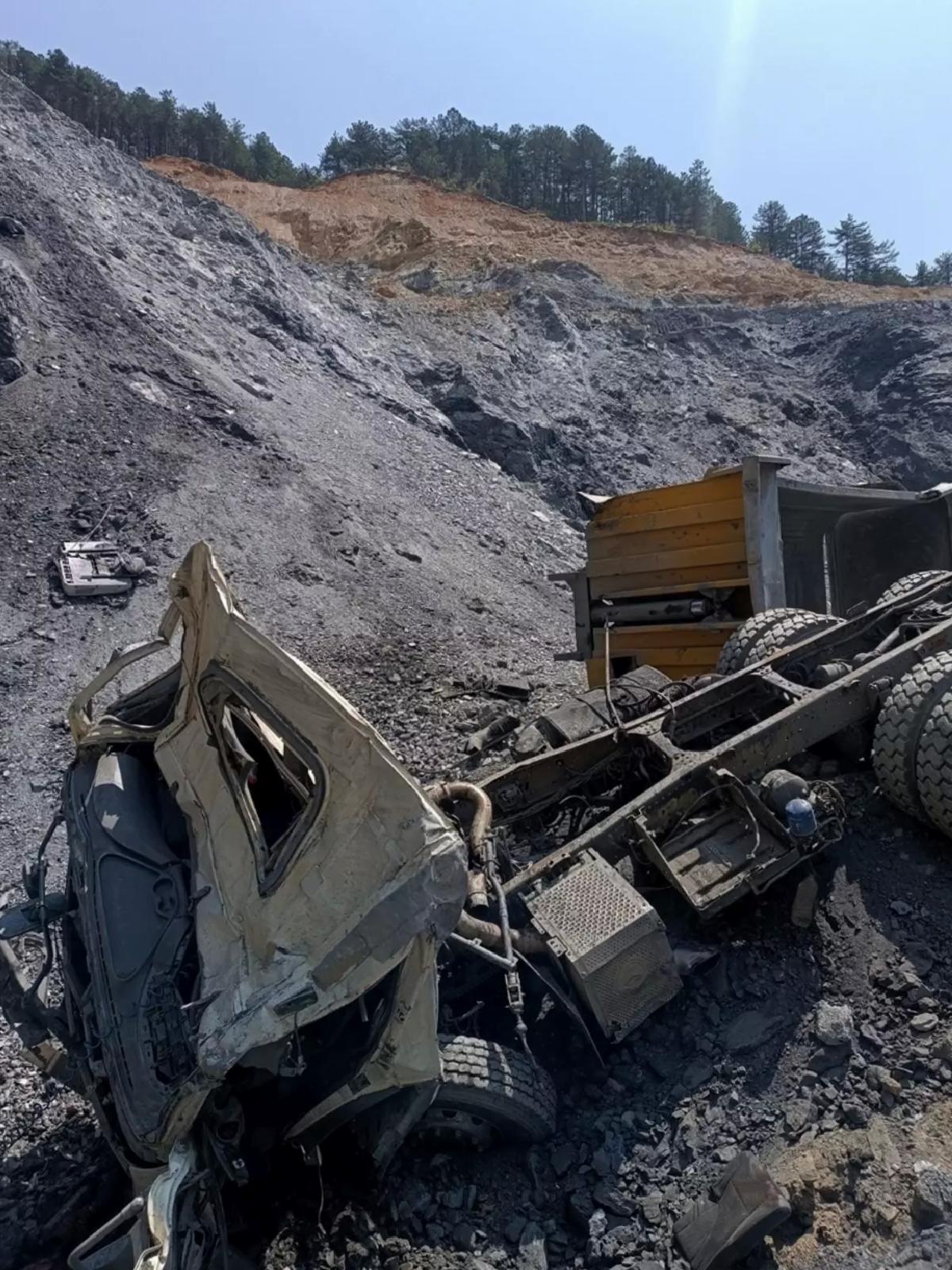 Hafriyat Kamyonu Devrildi, Sürücü Hayatını Kaybetti