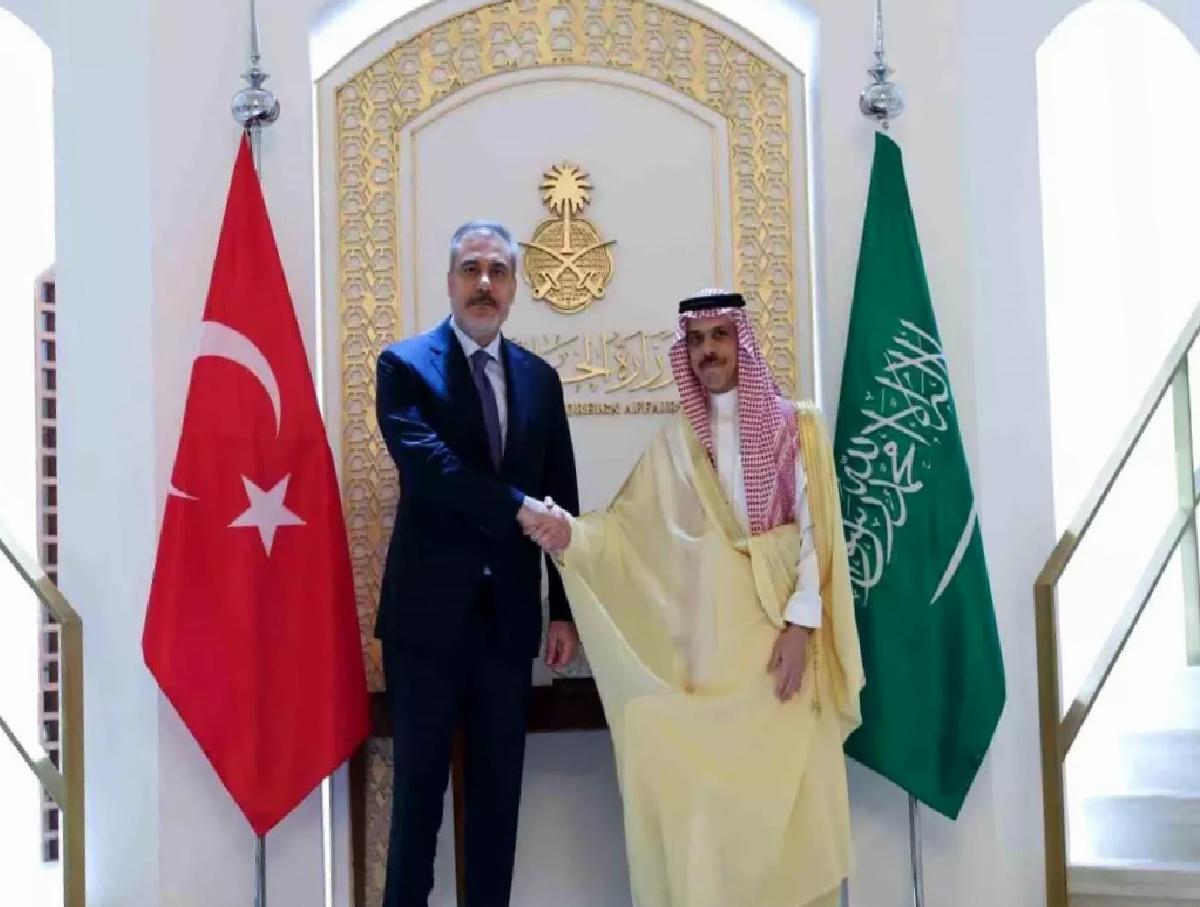 Hakan Fidan Riyad’da Suudi Bakan ile Görüştü