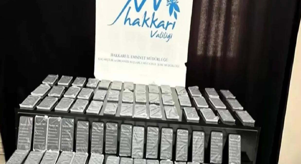 Hakkari’de 136 Kaçak Cep Telefonu Ele Geçirildi