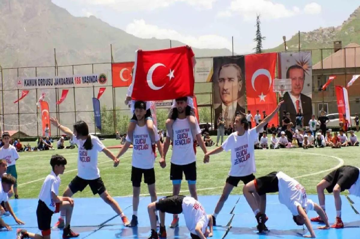 Hakkari’de Coşkulu 19 Mayıs Kutlaması