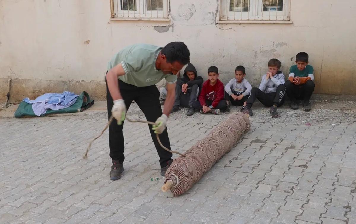 Hakkari’de Geleneksel Kepenek Yapımı
