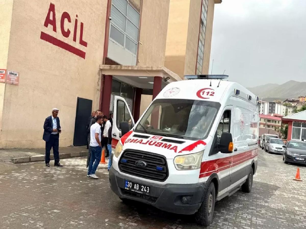 Hakkari’de Öğrenci Minibüsü Devrildi: 8 Yaralı