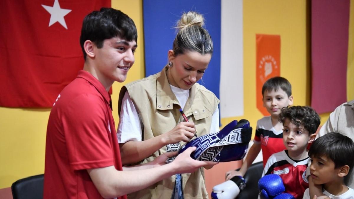 Hatice Akbaş, genç sporcular ile buluştu