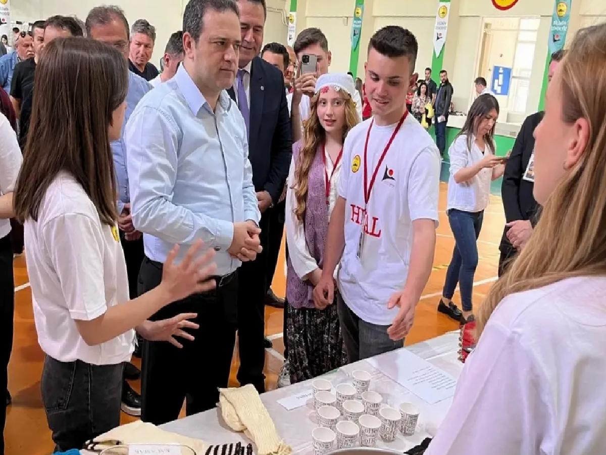 Hayrabolu’da TÜBİTAK 4006 Bilim Fuarı Açıldı