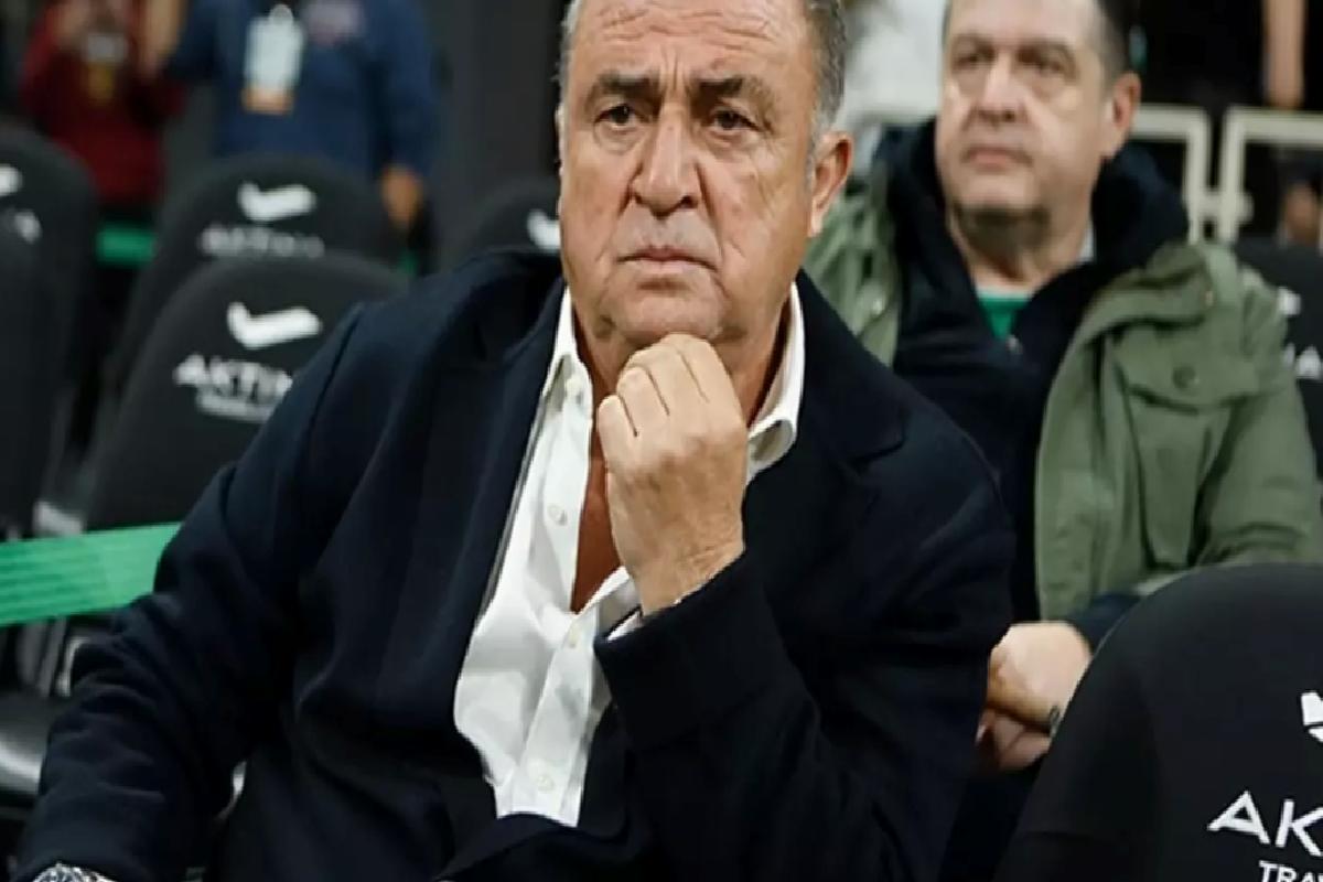 Herkes Fatih Terim’in evinin bahçesine astığı bayrağı konuşuyor