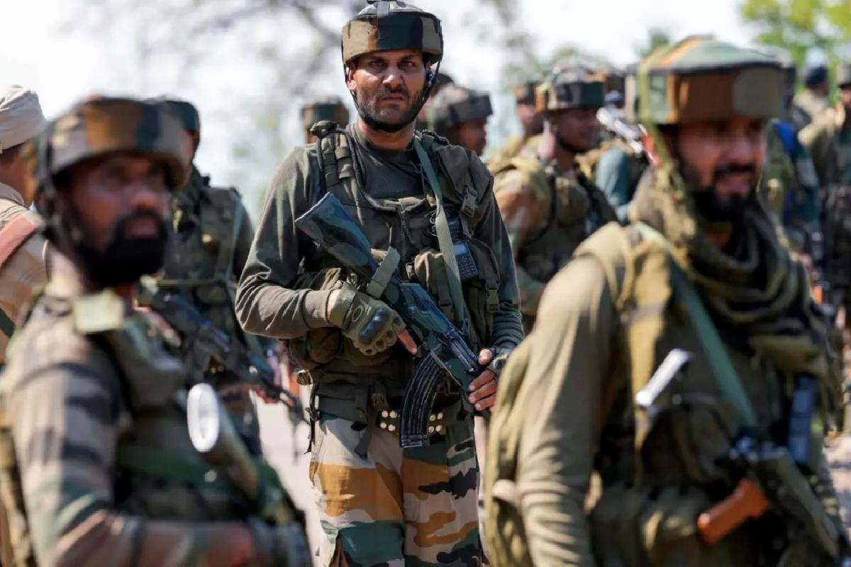Hindistan 3 bölgeden saldırıyor: Pakistan’ın Keşmir bölgesinde çok sayıda patlama