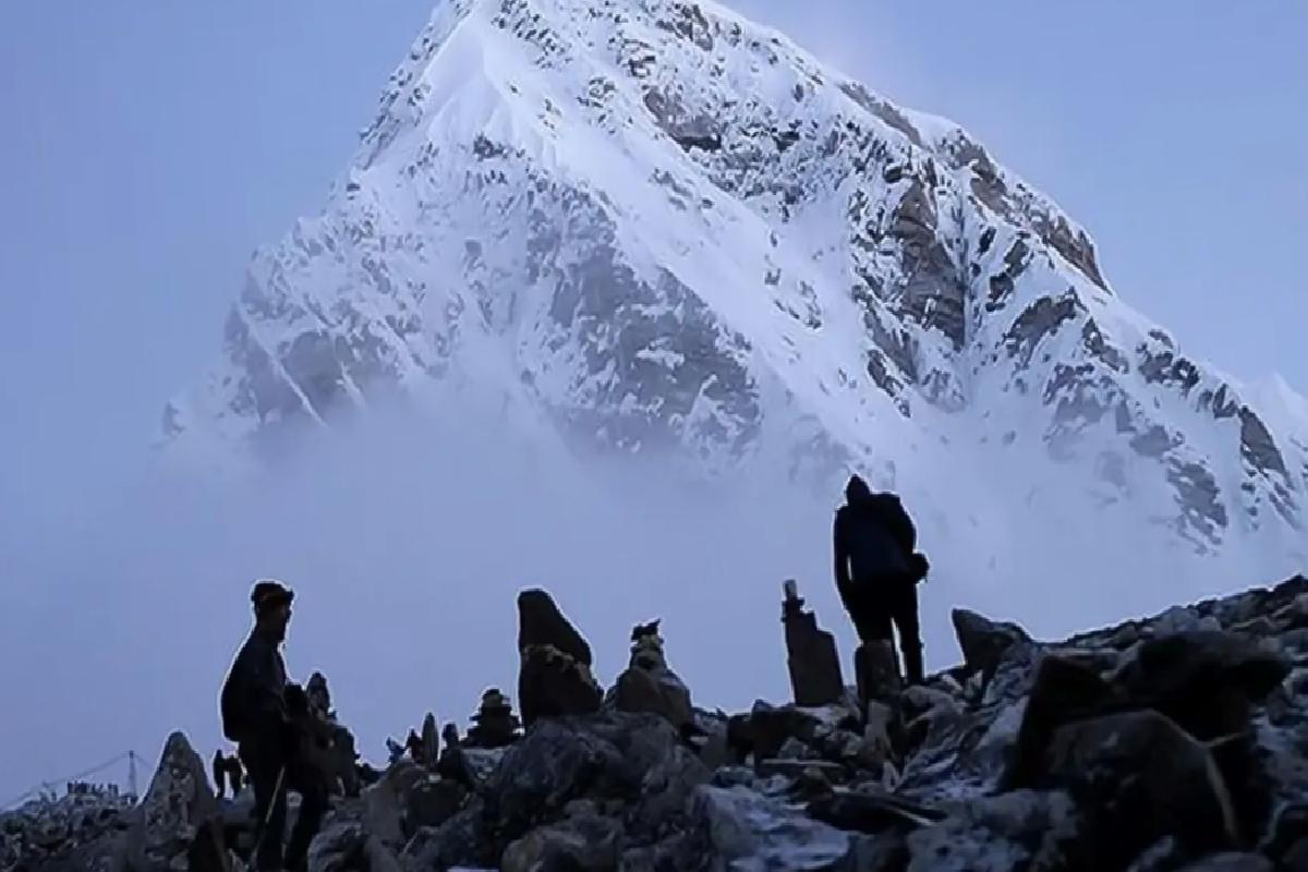 Hint dağcı Everest Dağı’nın zirvesinde hayatını kaybetti