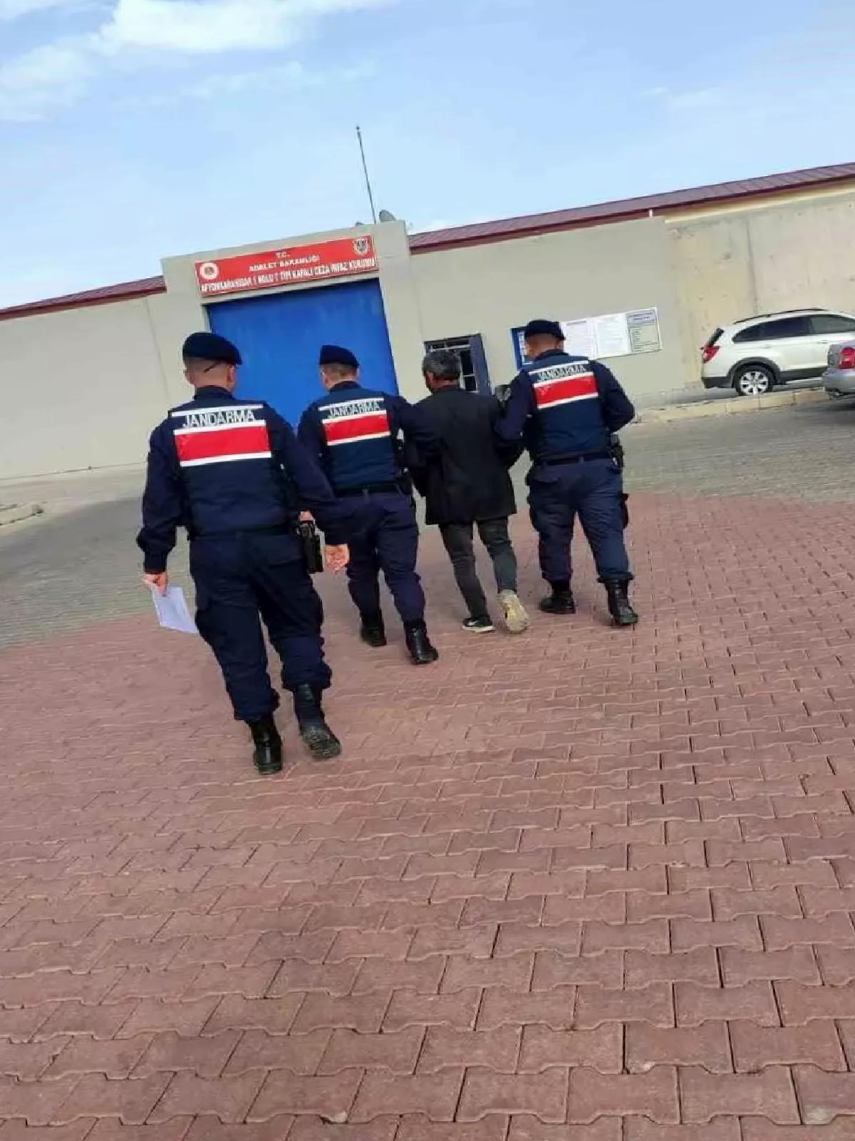 Hırsızlıkla Aranan Şahıs Yakalandı