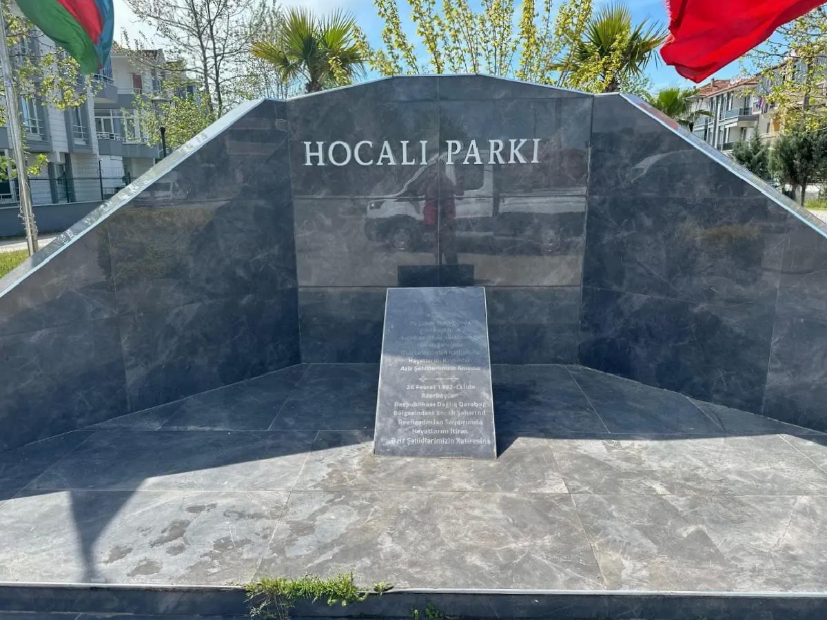 Hocalı Parkı’ndaki Hitabeye Zarar Verildi