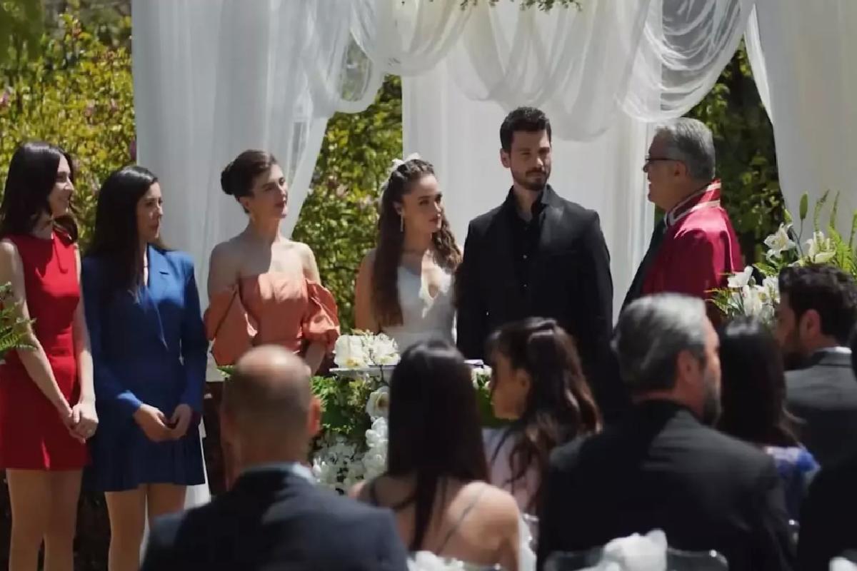 Hudutsuz Sevda dizisinde başrol veda etti