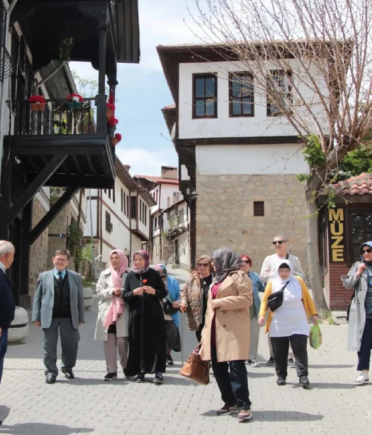 Huzurevi Sakinleri Beypazarı’nı Ziyaret Etti