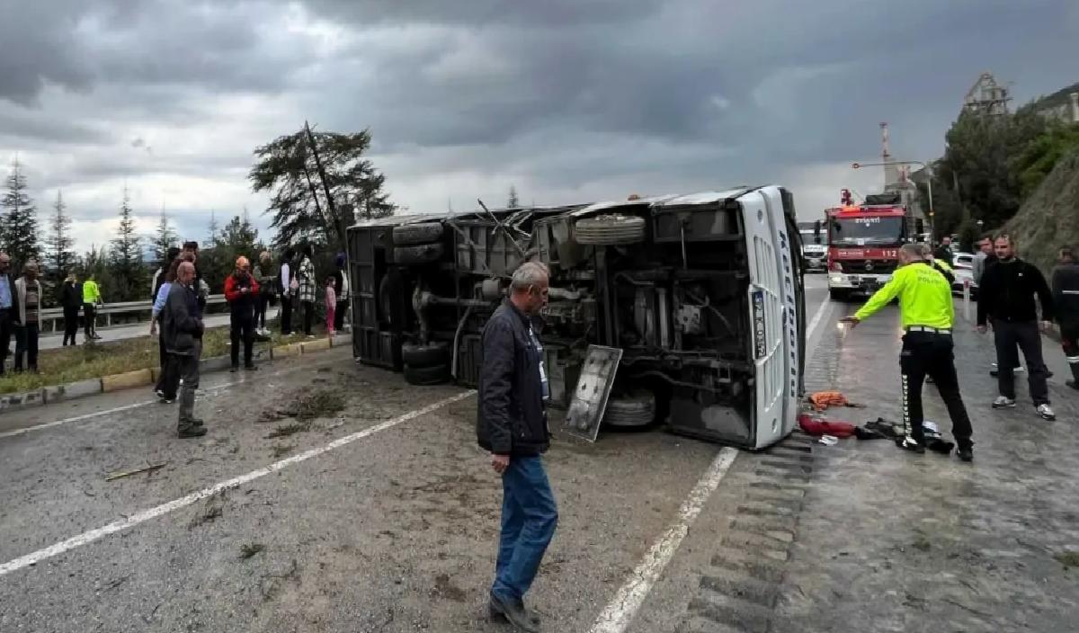 Isparta’da midibüs kazası: 16 yaralı