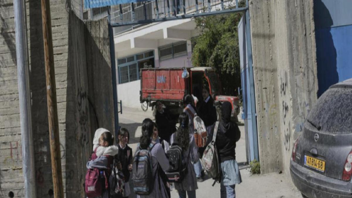 İsrail, Gazze’de BM okullarını bastı