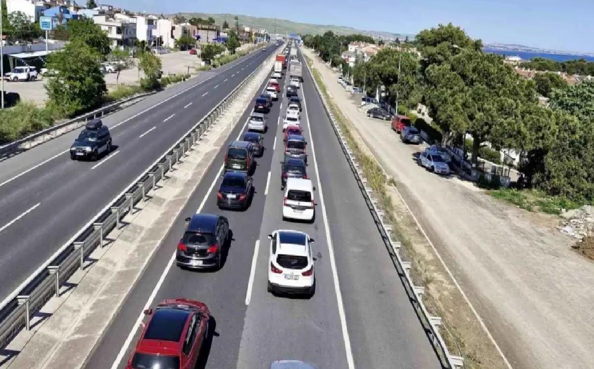 İstanbul Dönüşü Yoğun Trafik Oluşturdu
