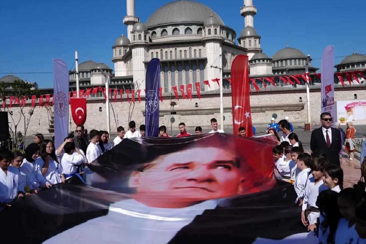 İstanbul’da 19 Mayıs Töreni