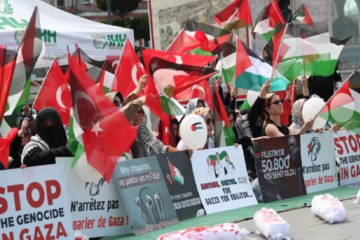 İstanbul’da kadınlardan Gazze’ye destek eylemi