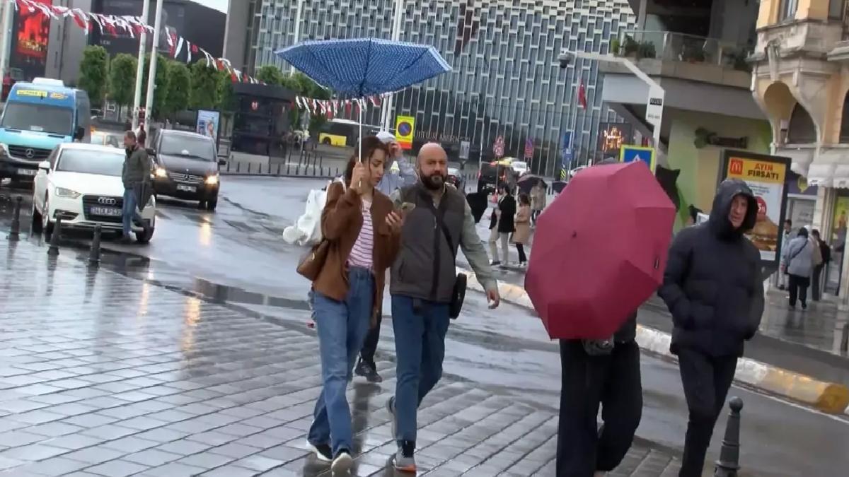 İstanbul’da Yağmur ve Rüzgar Zorlu Anlar Yaşatıyor