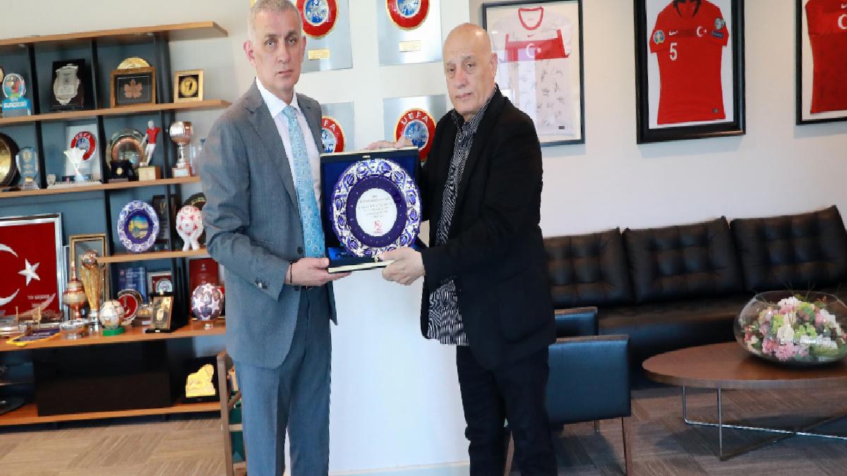 İstanbulspor Başkanı Sarıalioğlu’ndan TFF Başkanı Hacıosmanoğlu’na ziyaret