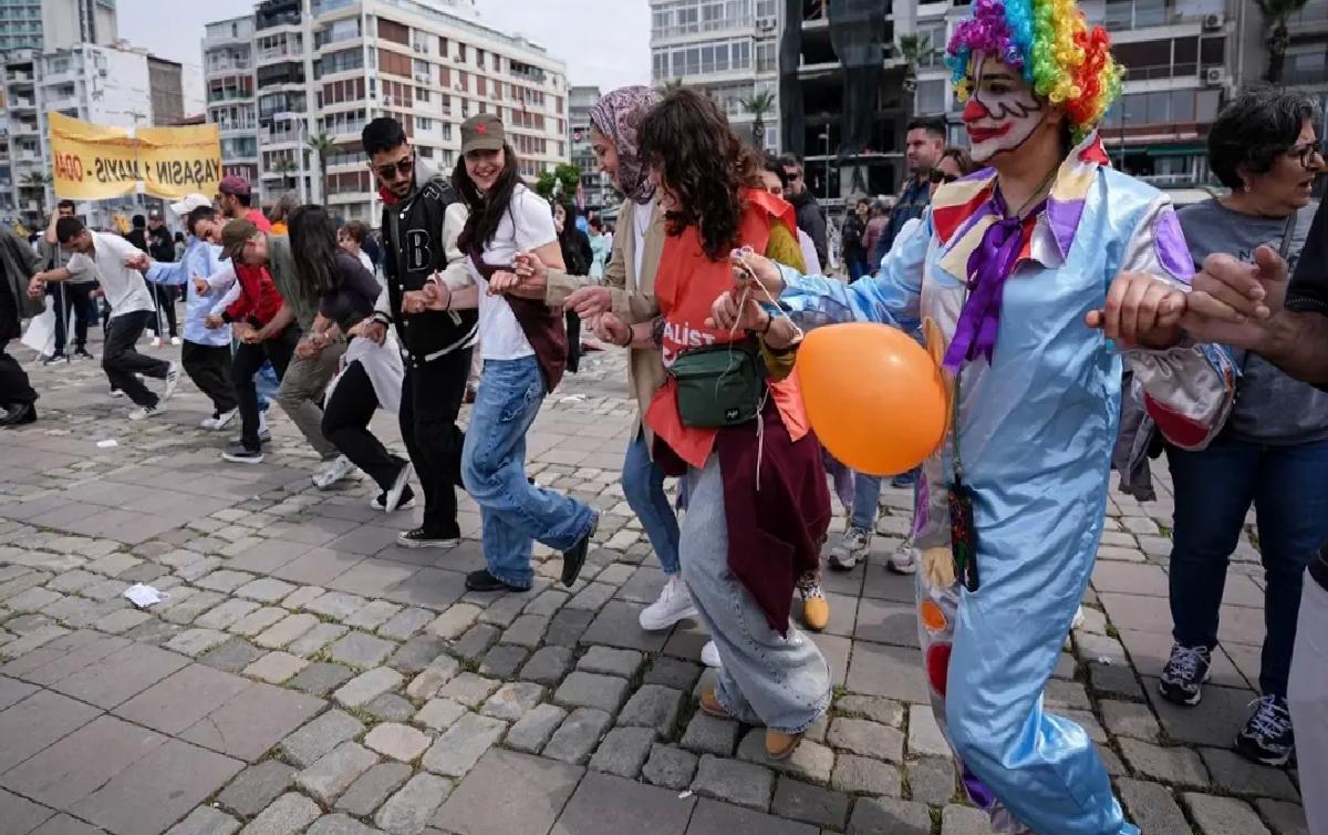 İzmir ve çevre illerde 1 Mayıs Emek ve Dayanışma Günü kutlandı