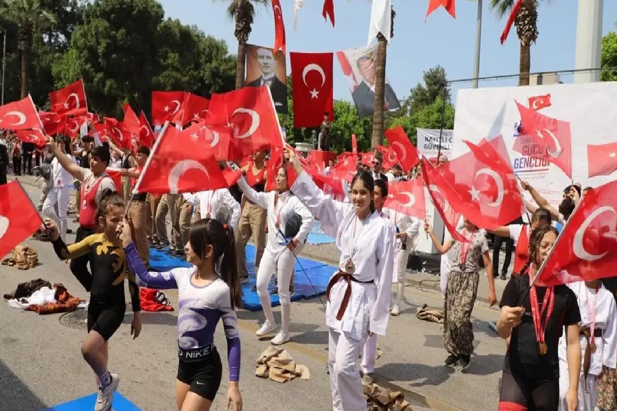 İzmir ve çevre illerde 19 Mayıs Atatürk’ü Anma, Gençlik ve Spor Bayramı kutlandı