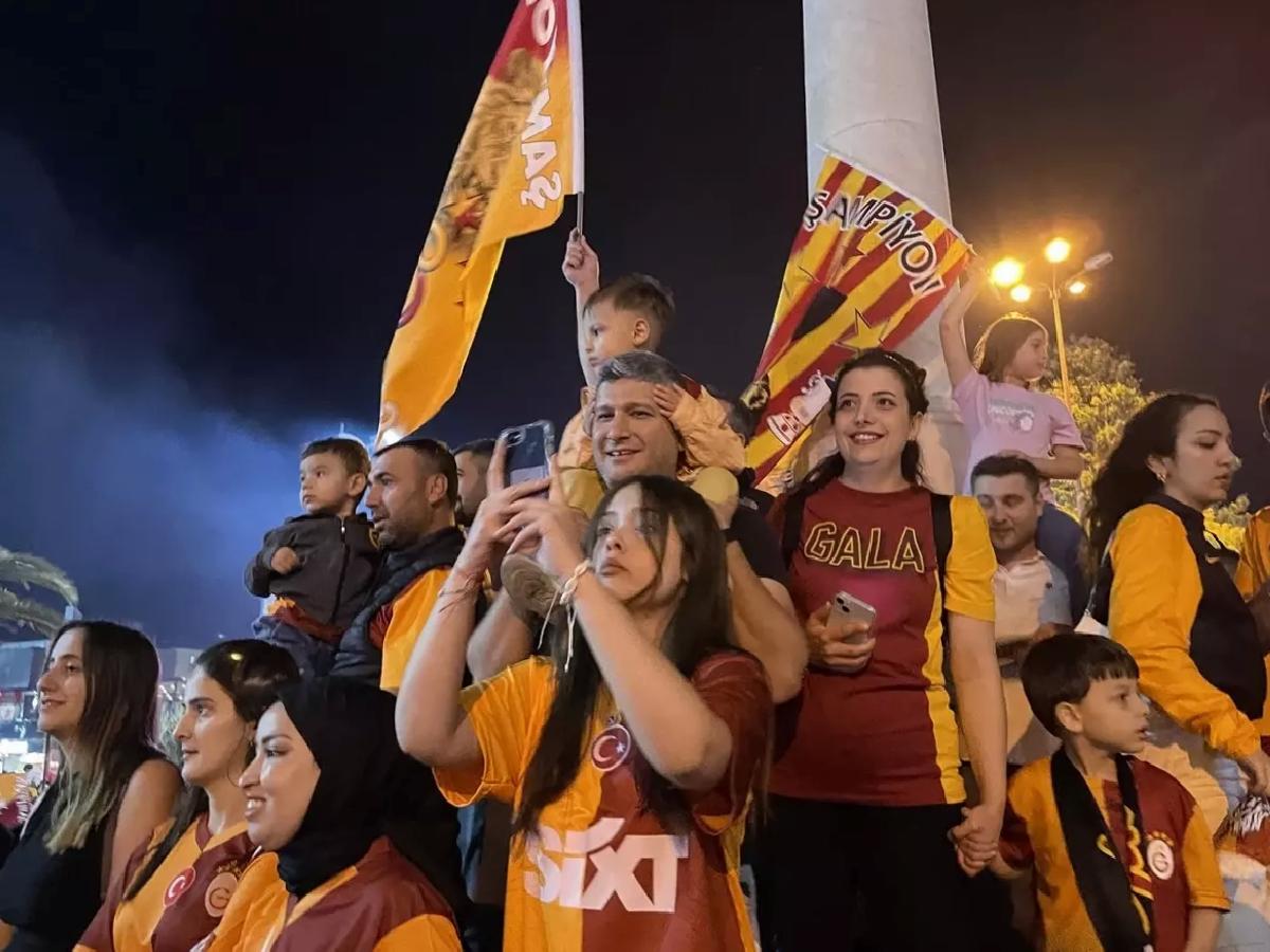 İzmir ve çevre illerde Galatasaray’ın şampiyonluğu kutlanıyor