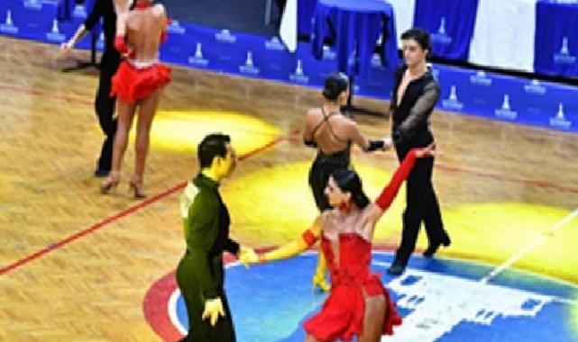 İzmir’de dansçıların kıyasıya rekabeti