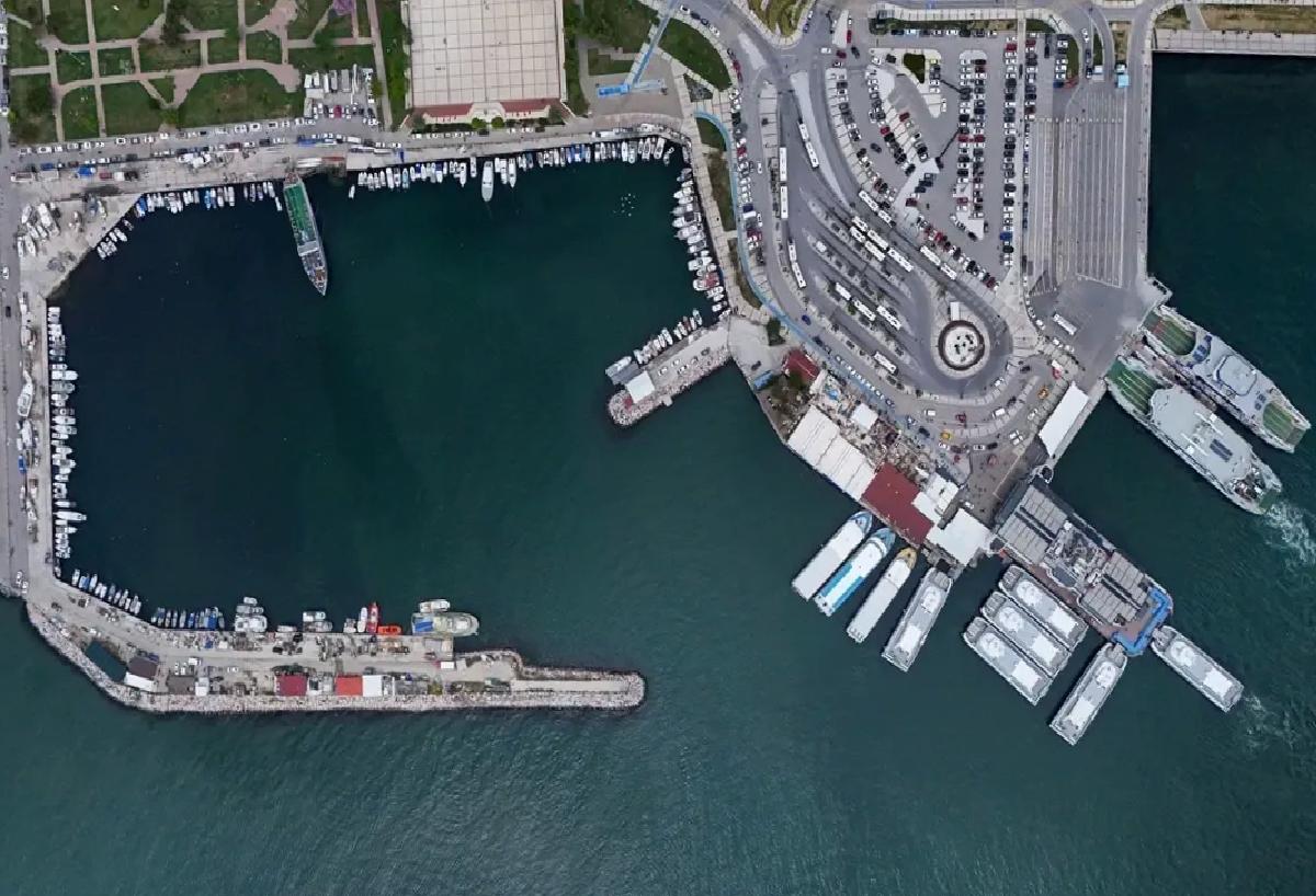 İzmir’de Hurda Tekneler Kaldırılıyor