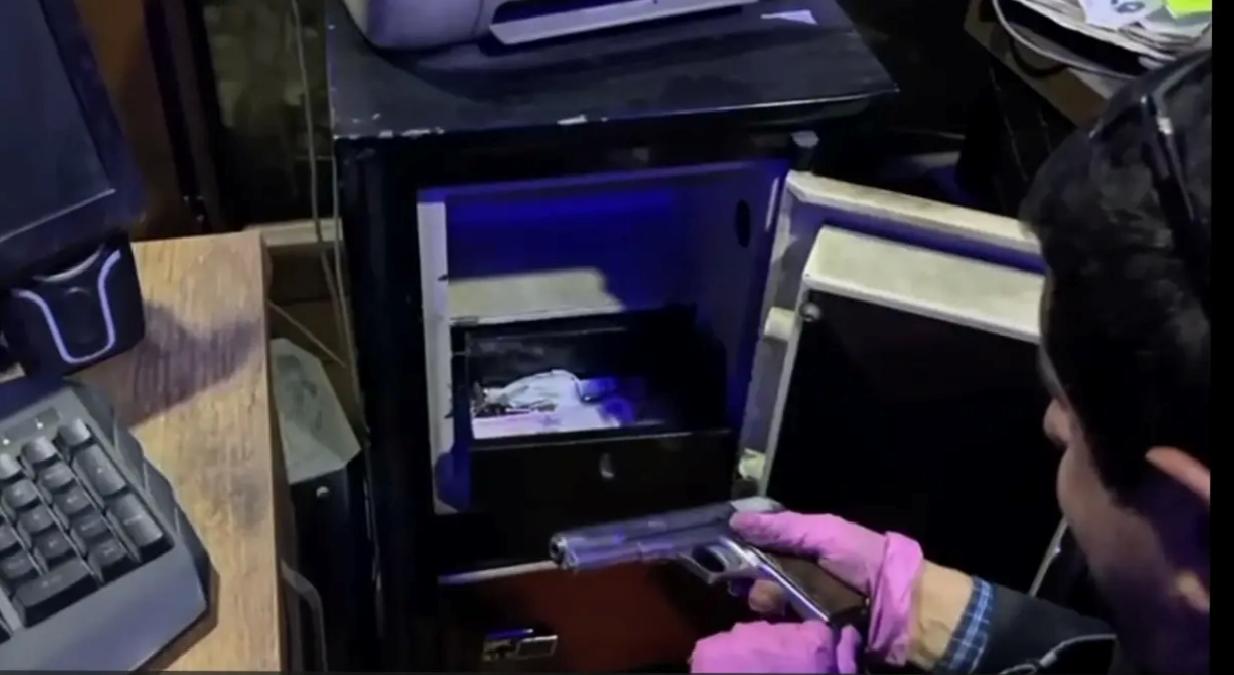 İzmir’de Yasa Dışı Silah Ticareti Operasyonu