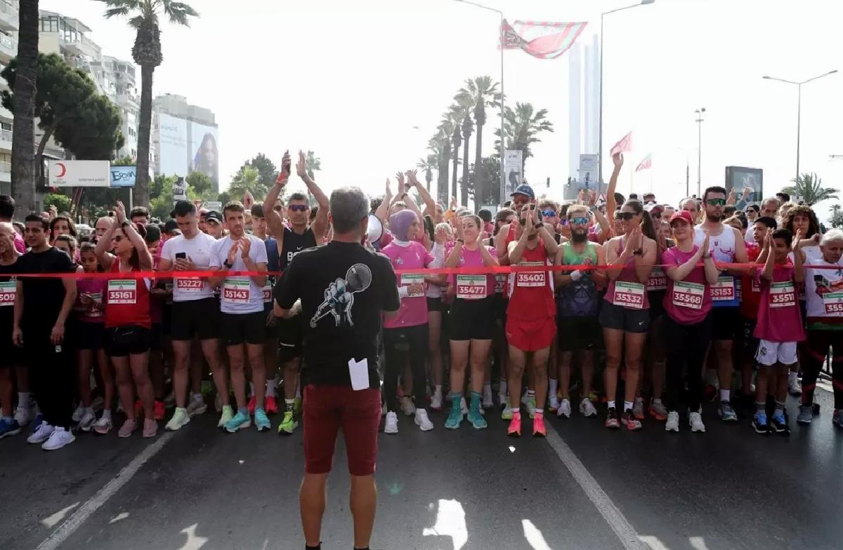 İzmir’de Zübeyde Hanım Koşusu Yapıldı