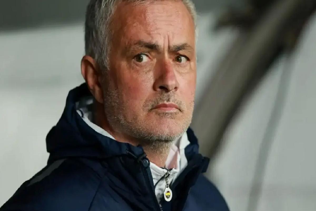 Jose Mourinho Roma Havalimanı’nda görüldü