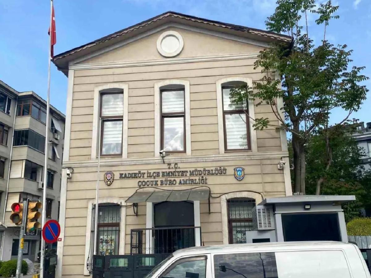 Kadıköy’de Bıçaklama Cinayetinde İki Şüpheli Adliyeye Sevk Edildi