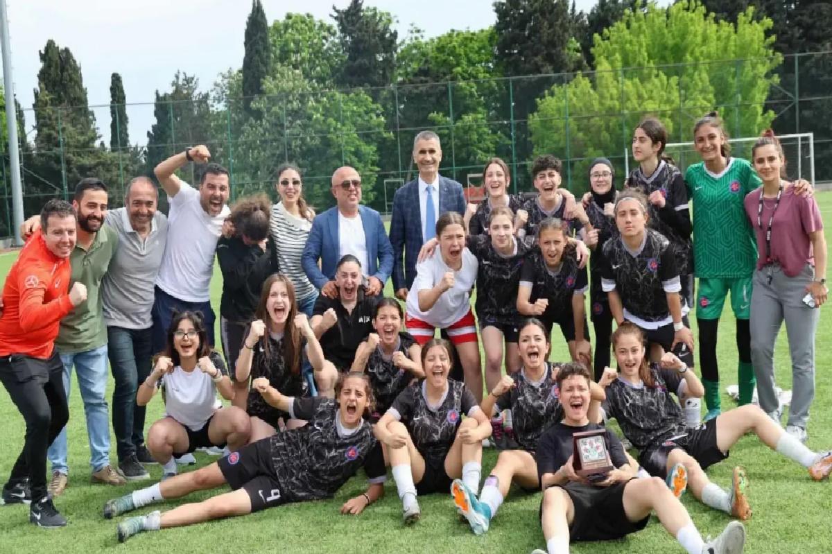 Kadın Futbol Turnuvası Şampiyonu TOKİ Atakent