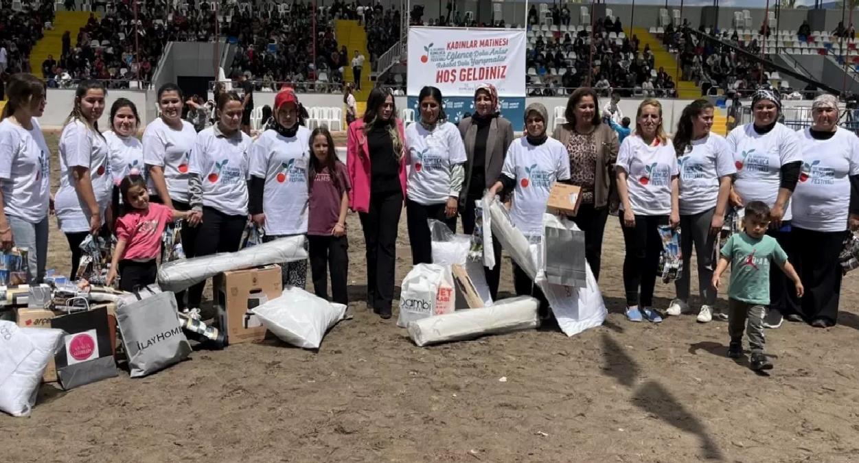 Kadınlar Kumluca Festivali’nde Yarıştı