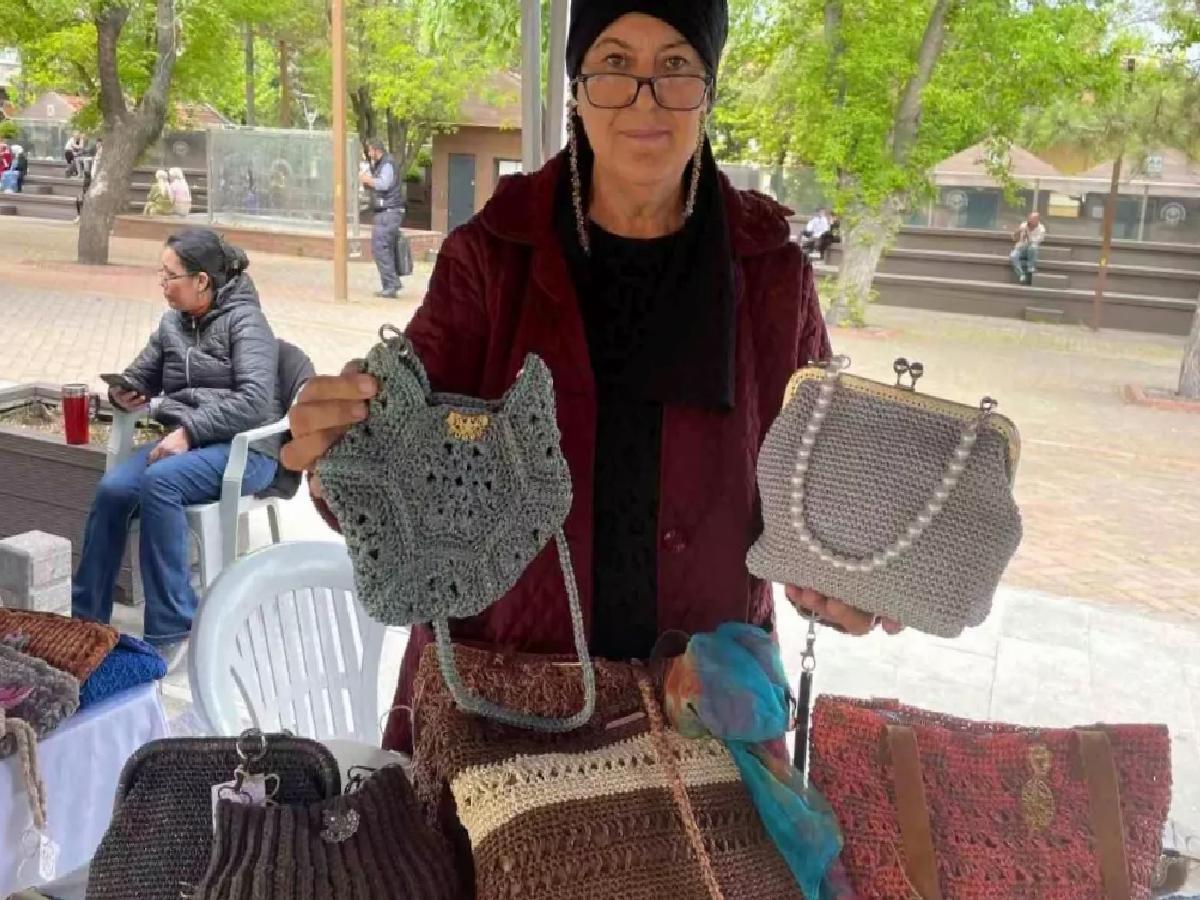 Kadriye Tutku, Hobi Olarak Başladığı Hasır Çanta Üretimini İnternetle Geliştiriyor