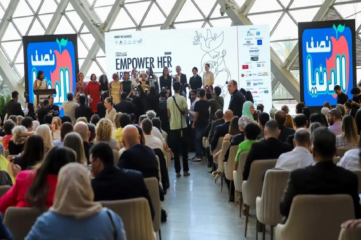 Kahire’de Kadını Güçlendir Çağdaş Sanat Fuarı Açıldı