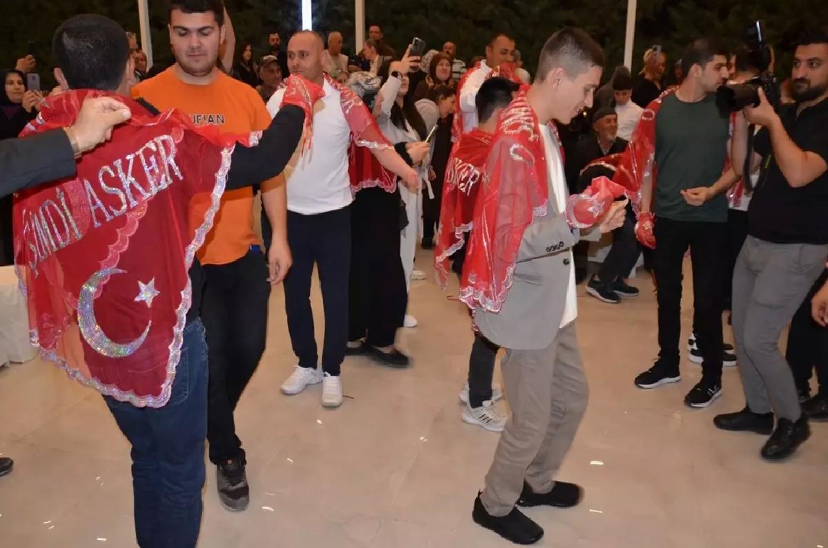 Kahramankazan’da Engelli Gençlere Asker Kınası