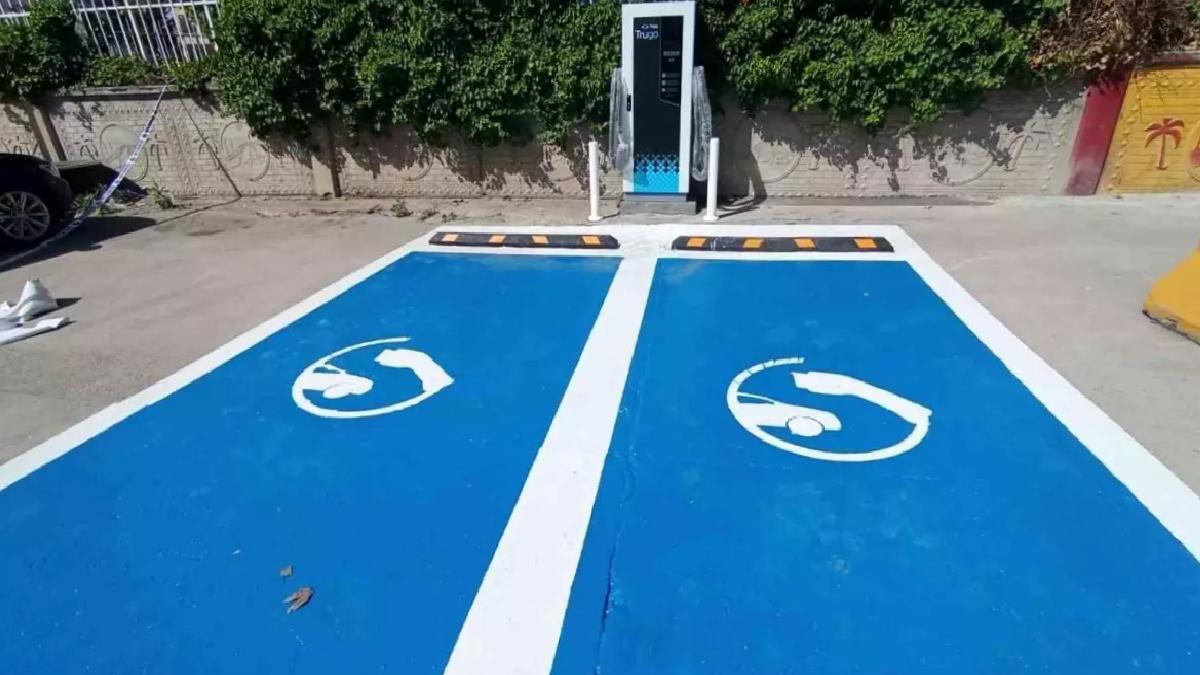 Kahta’da İlk Elektrikli Araç Şarj İstasyonu Hizmete Girdi
