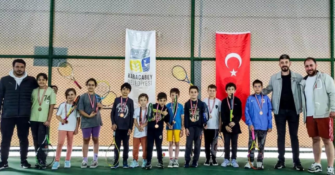 Karacabey Belediyesi’nden Minik Sporculara Tenis Turnuvası