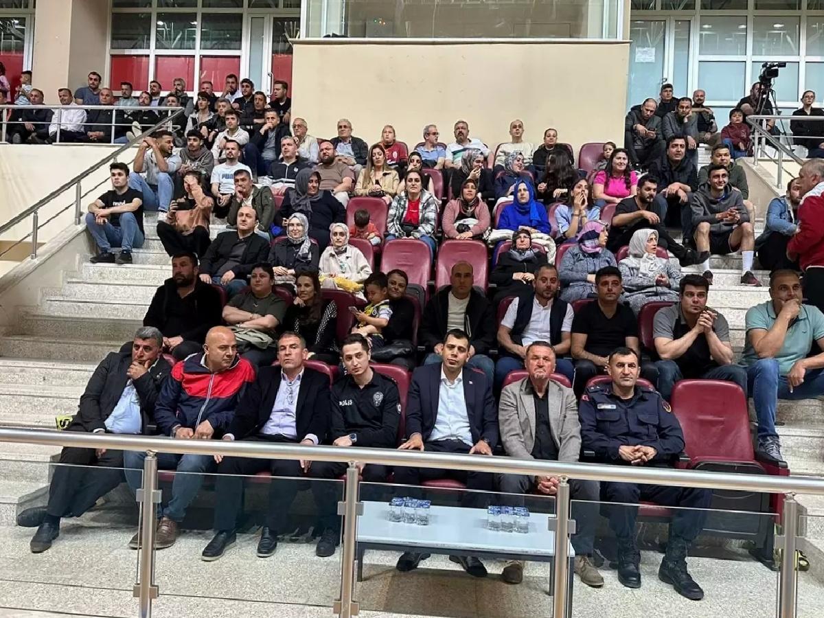 Kargı Voleybol Turnuvası’nın Şampiyonu Orman İşletme Müdürlüğü