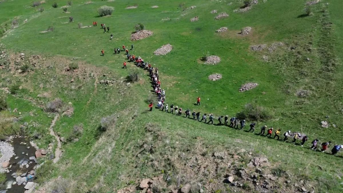 Kars’ta Doğa Yürüyüşü: Kozlu Şelalesi’ne 117 Katılımcı