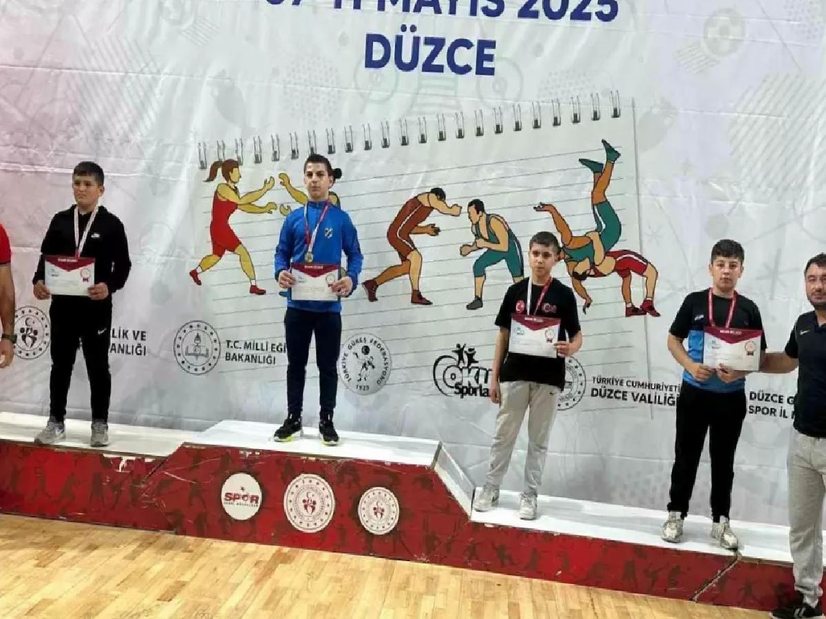 Kartepe’nin Gururu: Erdem Topçu Türkiye Şampiyonu