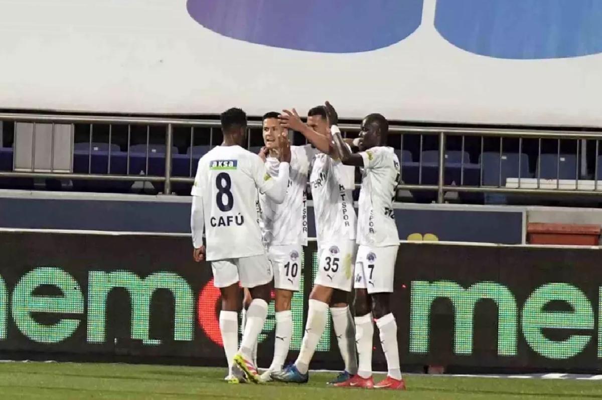 Kasımpaşa, Trabzonspor’u 1-0 Önde Bitirdi
