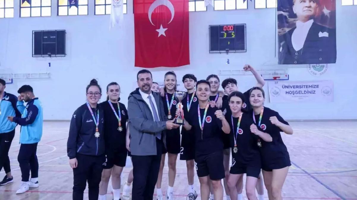 Kastamonu Üniversitesi Kadın Futsal Takımı Namağlup Şampiyon